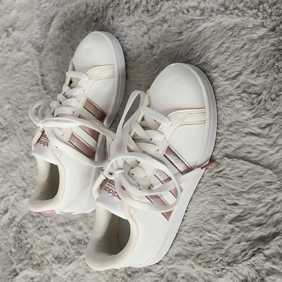 adidas Shoes - 𝅺ADIDAS US  size 6 rose gold stripes